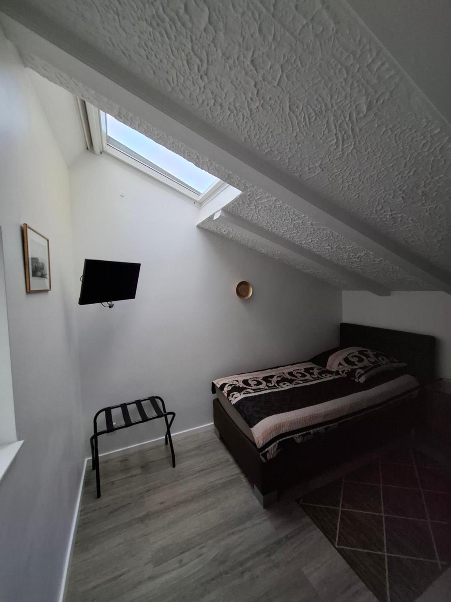 Die Hotelalternative Solingen Esterno foto