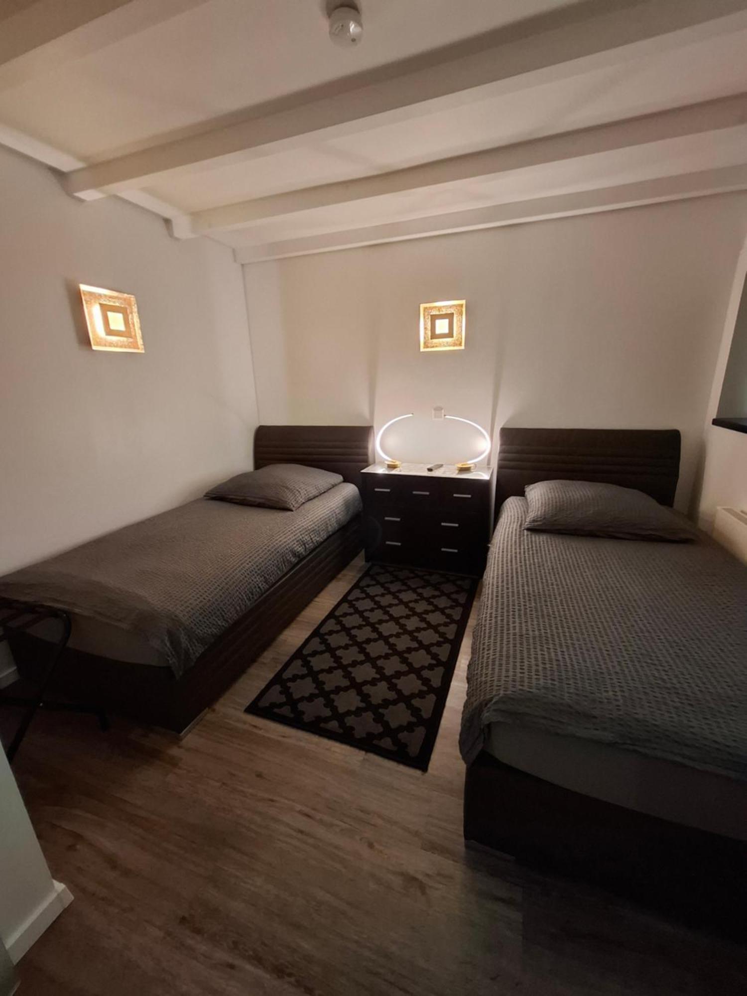 Die Hotelalternative Solingen Esterno foto