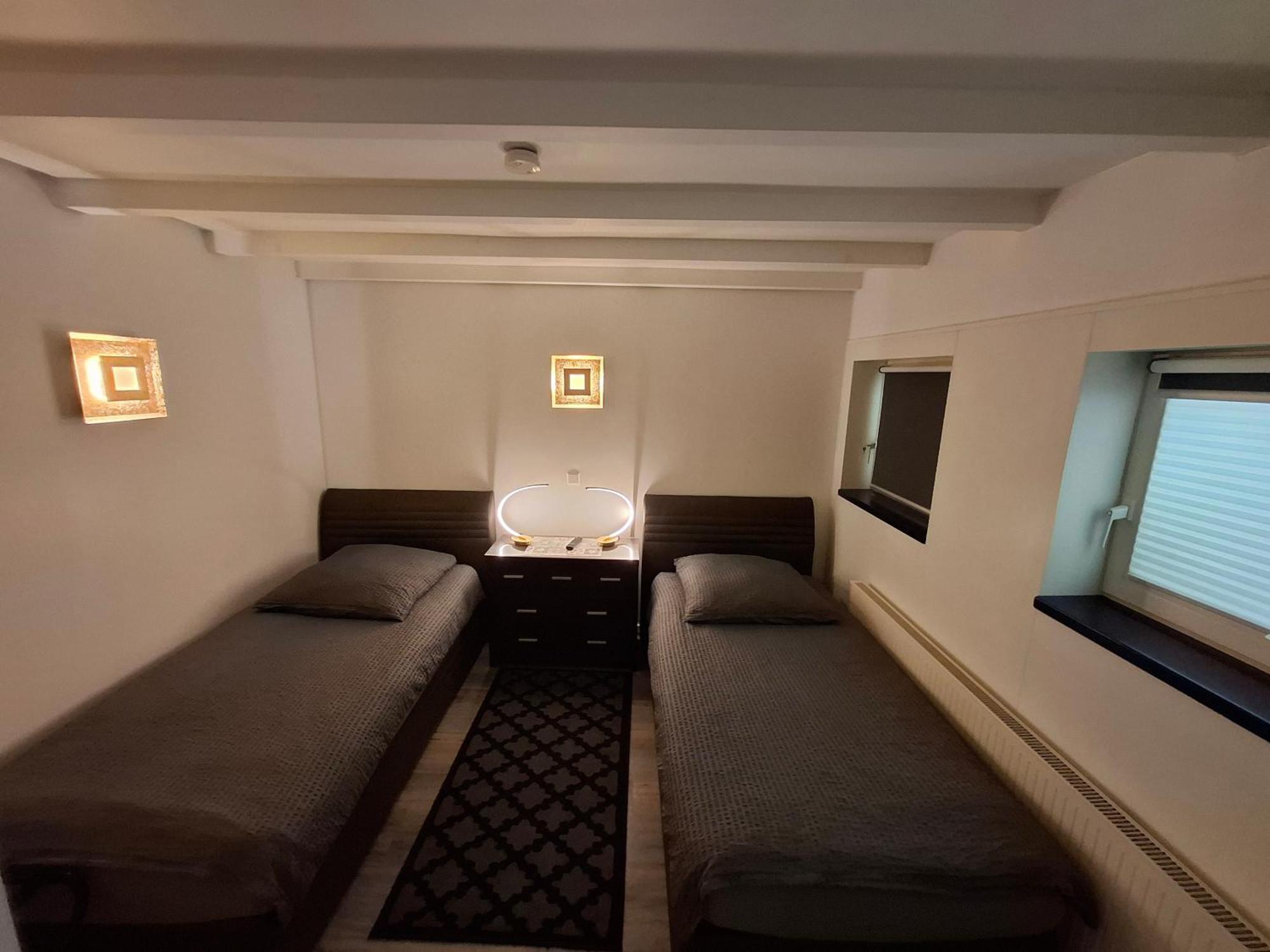 Die Hotelalternative Solingen Esterno foto