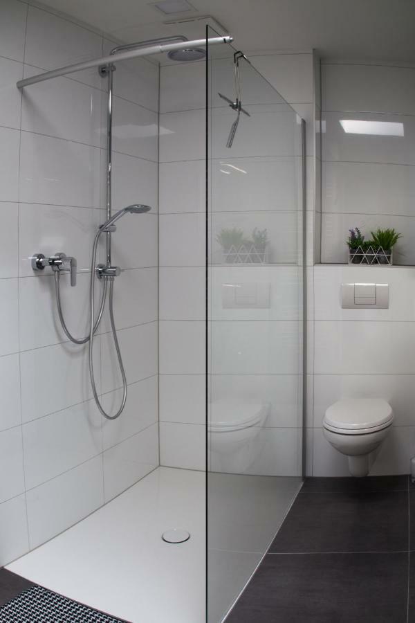 Die Hotelalternative Solingen Esterno foto