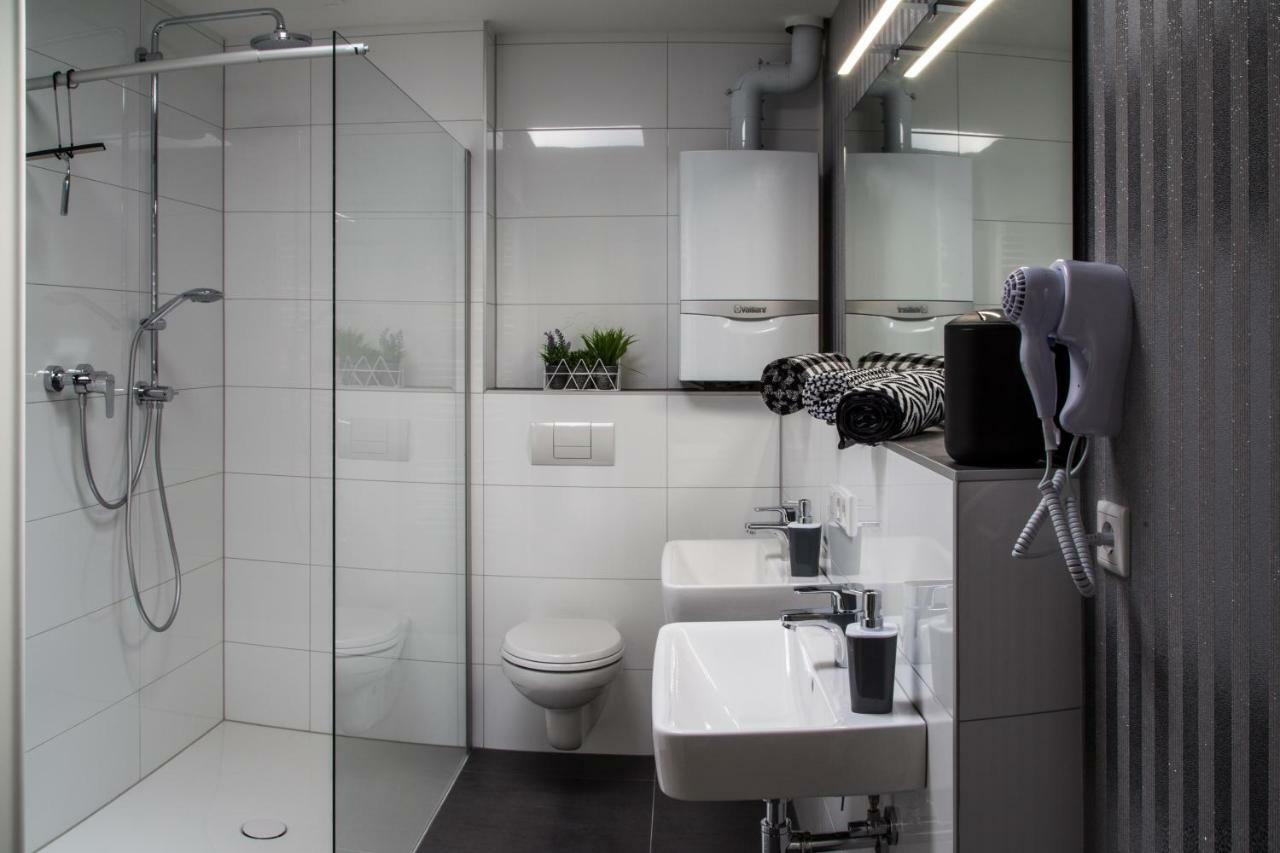 Die Hotelalternative Solingen Esterno foto