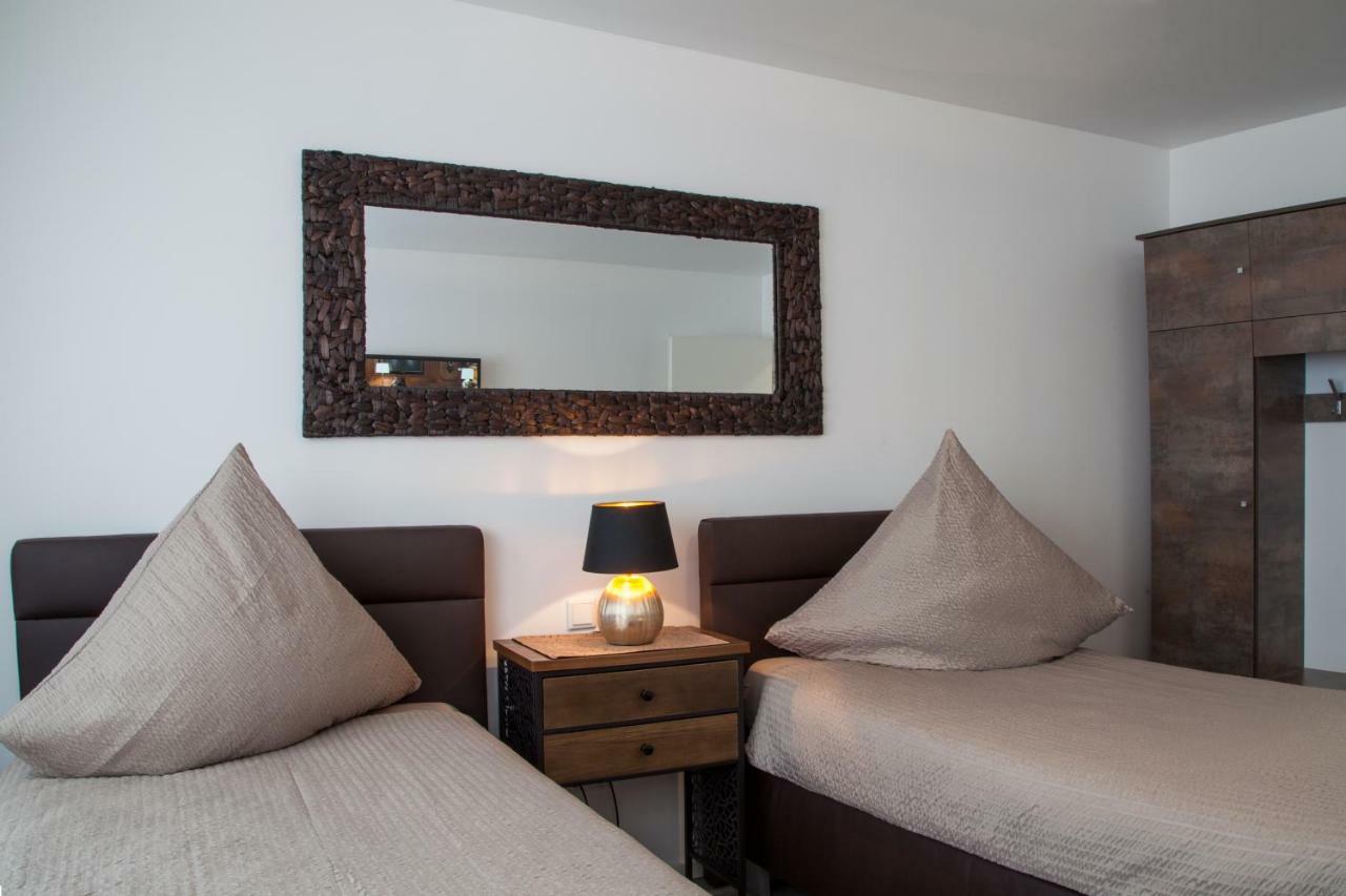 Die Hotelalternative Solingen Esterno foto
